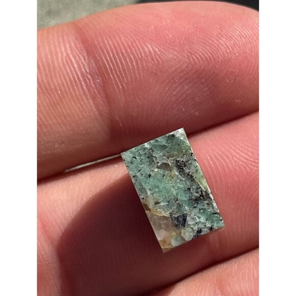 28.50cts Emerald Parcel - Custom Cut in display case - Picture 5 of 10